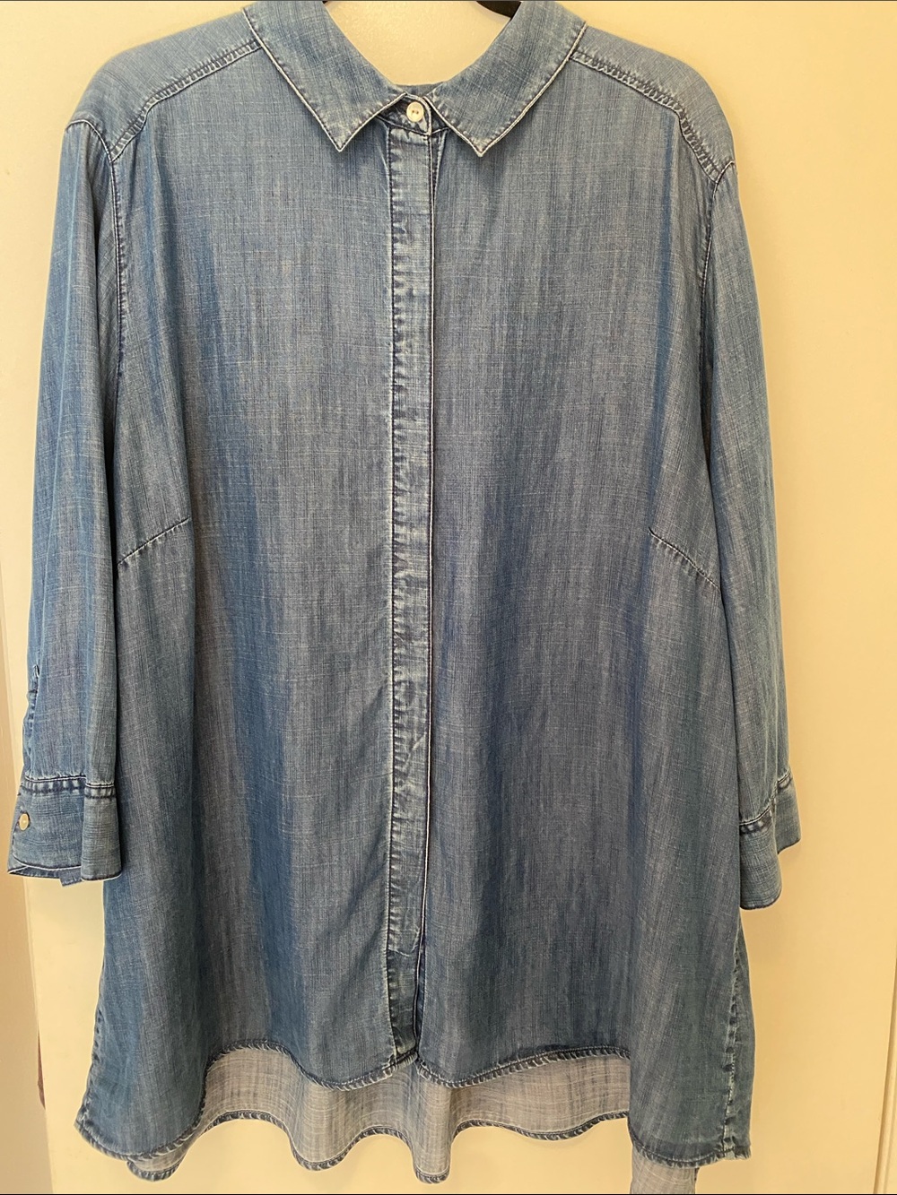 Foxcroft Light Blue Denim Button-Down Shirt 24W